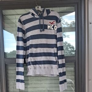 HOLLISTER Men's Blue and Gray Striped Sweater